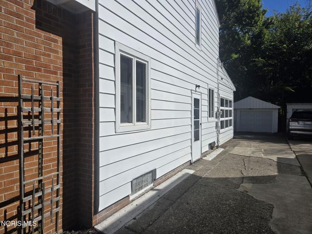 2716 Powhattan Parkway, Toledo, OH 43606
