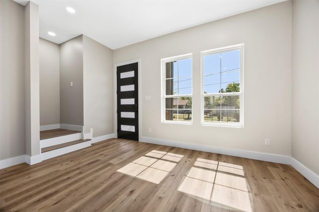 5949 Collingsworth Street, Houston, TX 77026