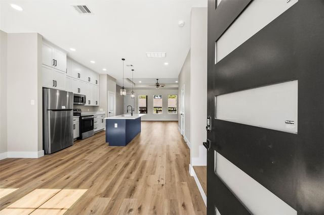 5949 Collingsworth Street, Houston, TX 77026