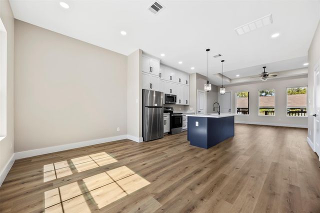 5949 Collingsworth Street, Houston, TX 77026