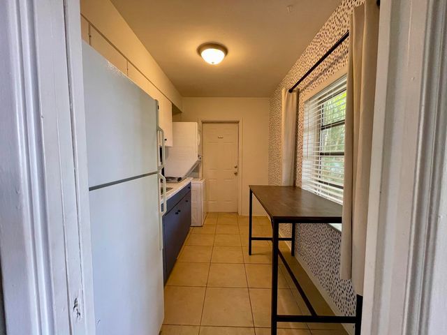 2204 NW 3rd Avenue 2, Wilton Manors, FL 33311