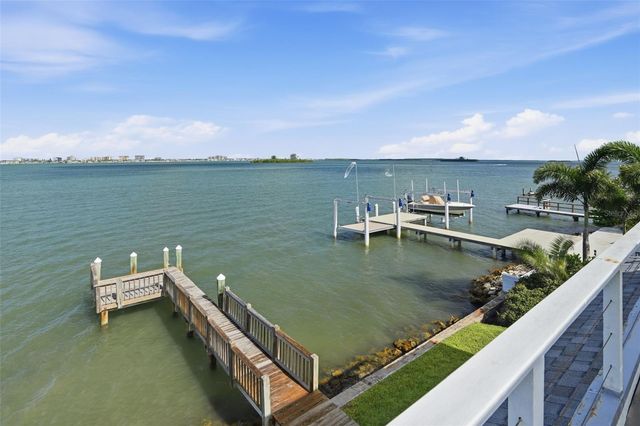 1832 VENETIAN POINT DRIVE, Clearwater, FL 33755