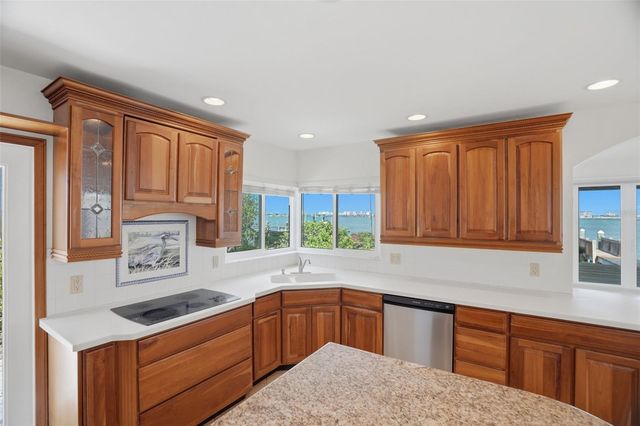 1832 VENETIAN POINT DRIVE, Clearwater, FL 33755