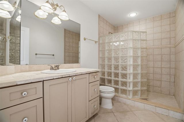 1832 VENETIAN POINT DRIVE, Clearwater, FL 33755