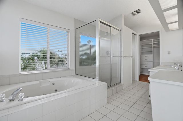 1832 VENETIAN POINT DRIVE, Clearwater, FL 33755