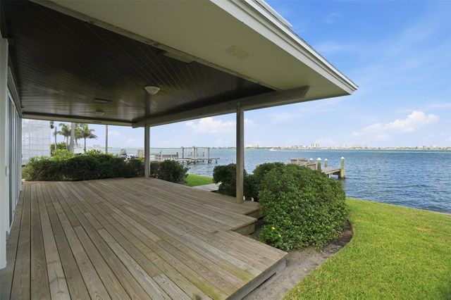 1832 VENETIAN POINT DRIVE, Clearwater, FL 33755