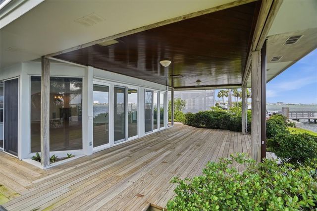 1832 VENETIAN POINT DRIVE, Clearwater, FL 33755