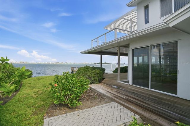 1832 VENETIAN POINT DRIVE, Clearwater, FL 33755