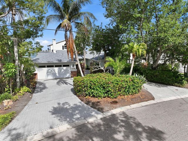1832 VENETIAN POINT DRIVE, Clearwater, FL 33755