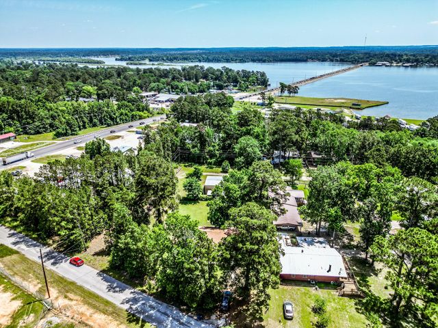 191 Navaho Trail, Onalaska, TX 77360