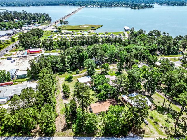 191 Navaho Trail, Onalaska, TX 77360
