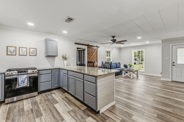 191 Navaho Trail, Onalaska, TX 77360
