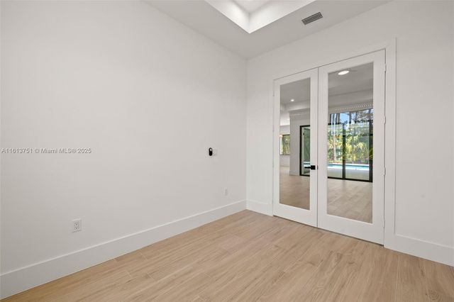 1587 W GOLDEN GATE BLVD, Naples, FL 34120