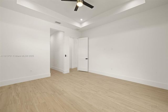 1587 W GOLDEN GATE BLVD, Naples, FL 34120