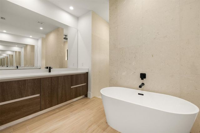 1587 W GOLDEN GATE BLVD, Naples, FL 34120