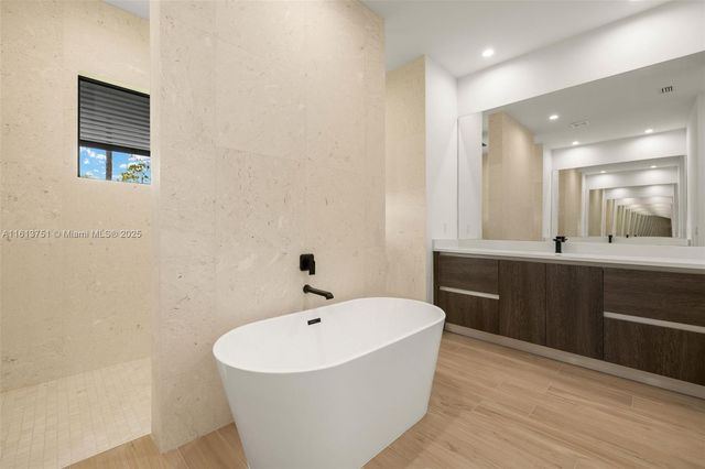 1587 W GOLDEN GATE BLVD, Naples, FL 34120