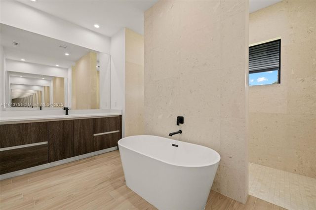 1587 W GOLDEN GATE BLVD, Naples, FL 34120