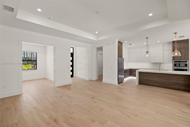 1587 W GOLDEN GATE BLVD, Naples, FL 34120