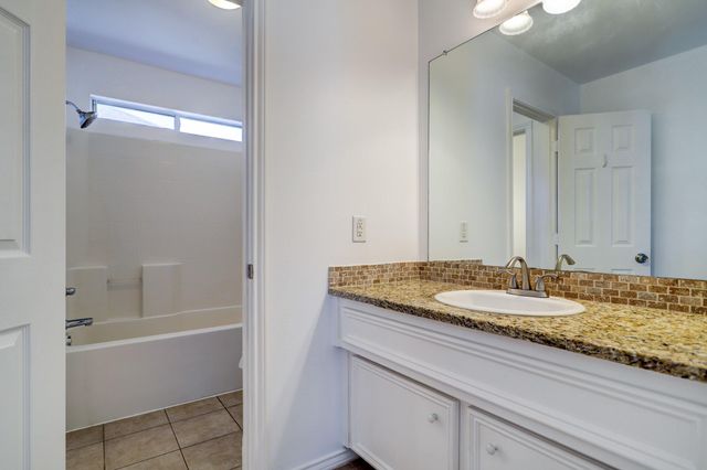 1702 Redwing Cove Drive, Houston, TX 77009