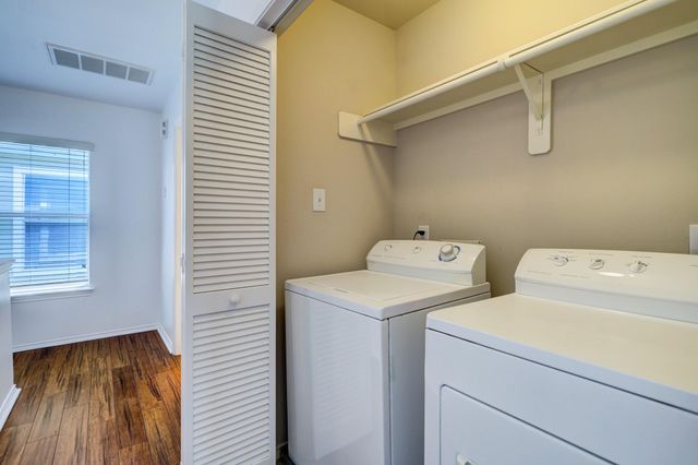 1702 Redwing Cove Drive, Houston, TX 77009