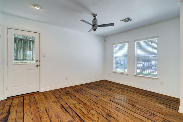 1702 Redwing Cove Drive, Houston, TX 77009