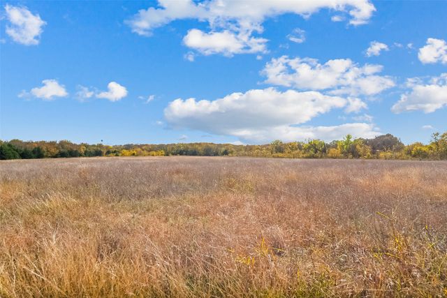 823 W Saunders Street, Trenton, TX 75490