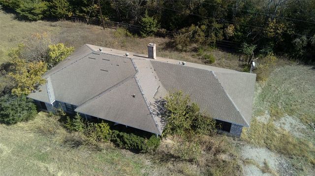 823 W Saunders Street, Trenton, TX 75490