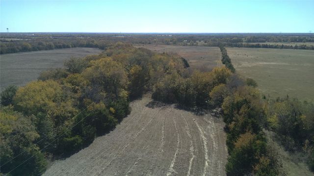 823 W Saunders Street, Trenton, TX 75490