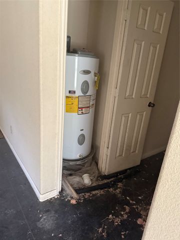 823 W Saunders Street, Trenton, TX 75490