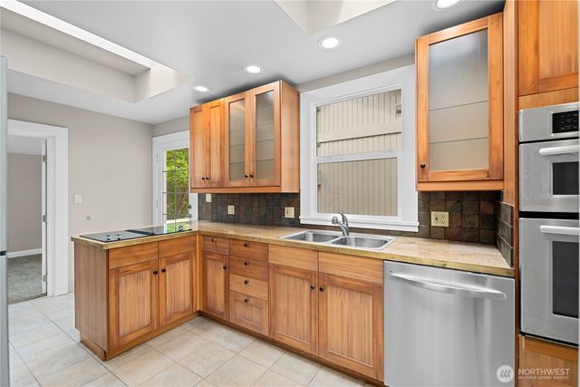 1409 E Dallman Road, Camano Island, WA 98282