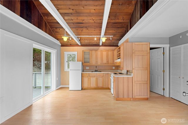 1409 E Dallman Road, Camano Island, WA 98282