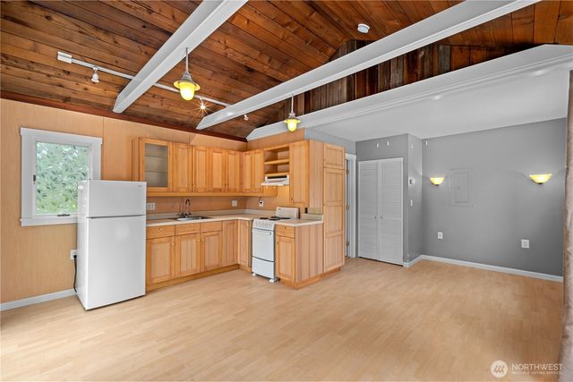 1409 E Dallman Road, Camano Island, WA 98282