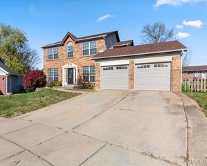 11329 Brierhall Circle, Maryland Heights, MO 63043