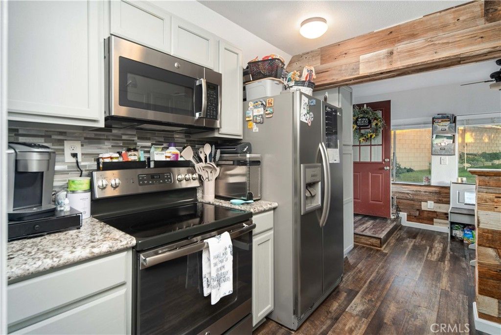 Image 11 of property listing at 4815 W Avenue L14, Lancaster, CA 93536