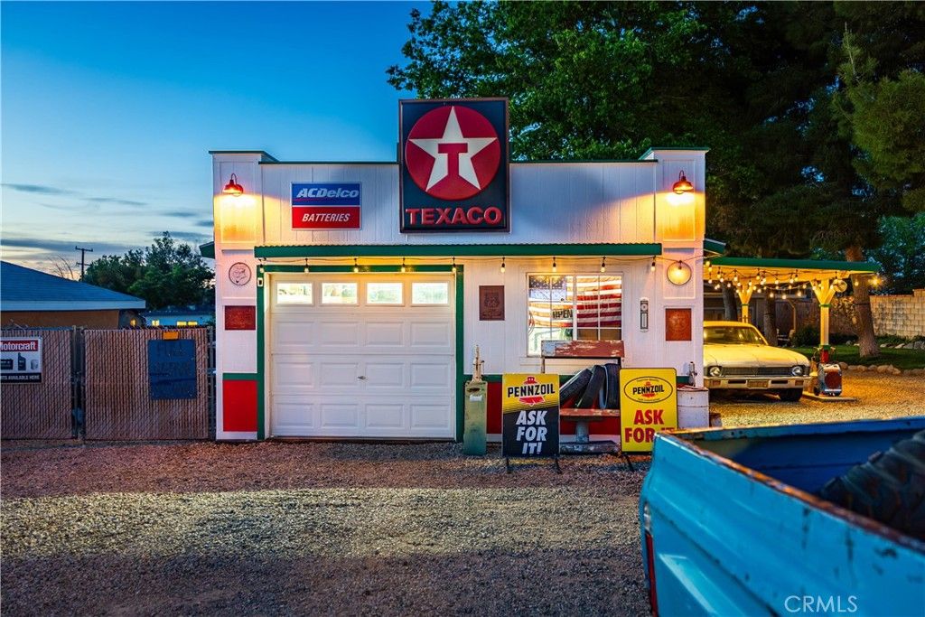 Image 2 of property listing at 4815 W Avenue L14, Lancaster, CA 93536