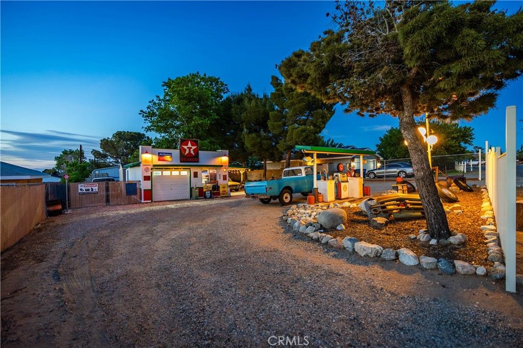 Image 44 of property listing at 4815 W Avenue L14, Lancaster, CA 93536