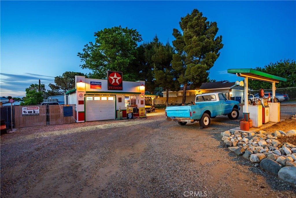 Image 45 of property listing at 4815 W Avenue L14, Lancaster, CA 93536