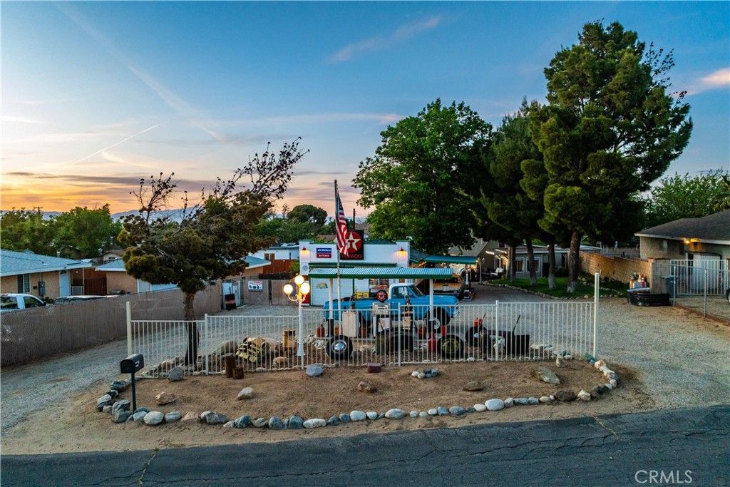 Image 47 of property listing at 4815 W Avenue L14, Lancaster, CA 93536