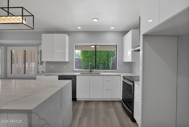 1501 W ANTIQUA Drive, Gilbert, AZ 85233