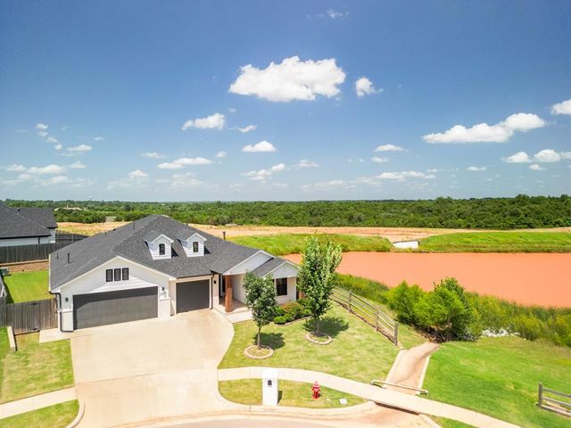 2404 Cedar Elm Place, Choctaw, OK 73020