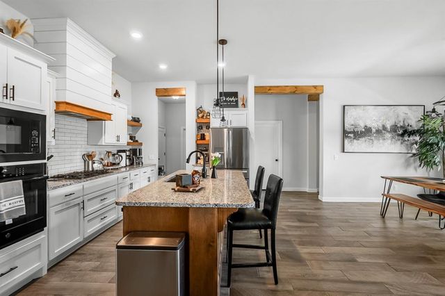 2404 Cedar Elm Place, Choctaw, OK 73020