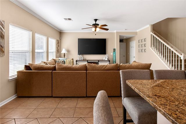 6037 Natchez Dr, Corpus Christi, TX 78414