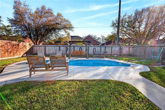 6037 Natchez Dr, Corpus Christi, TX 78414