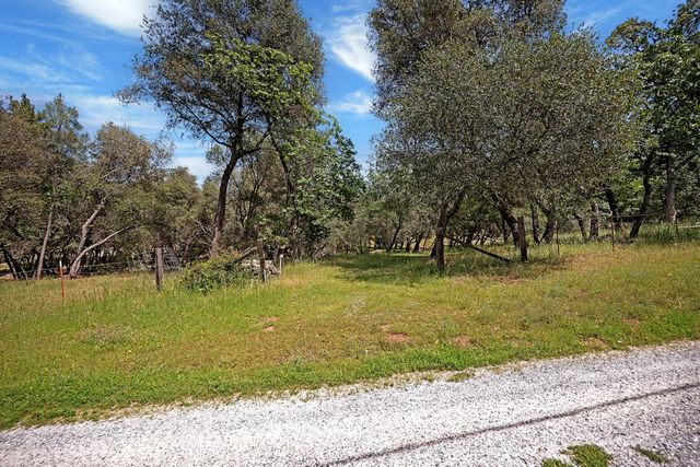 7420 Derby Ln, Somerset, CA 95684