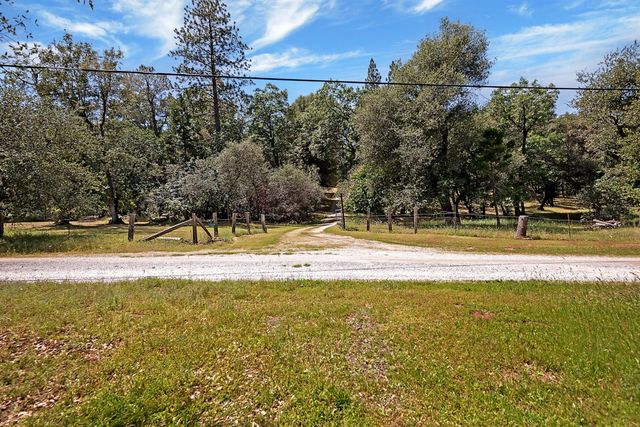 7420 Derby Ln, Somerset, CA 95684