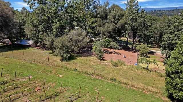 7420 Derby Ln, Somerset, CA 95684
