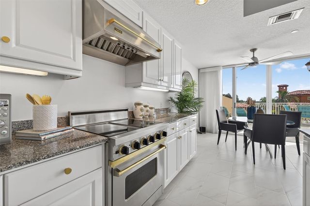 555 5TH AVENUE NE 332, St Petersburg, FL 33701