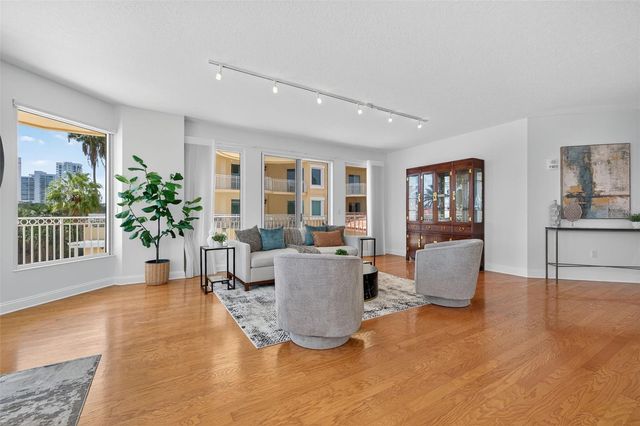 555 5TH AVENUE NE 332, St Petersburg, FL 33701