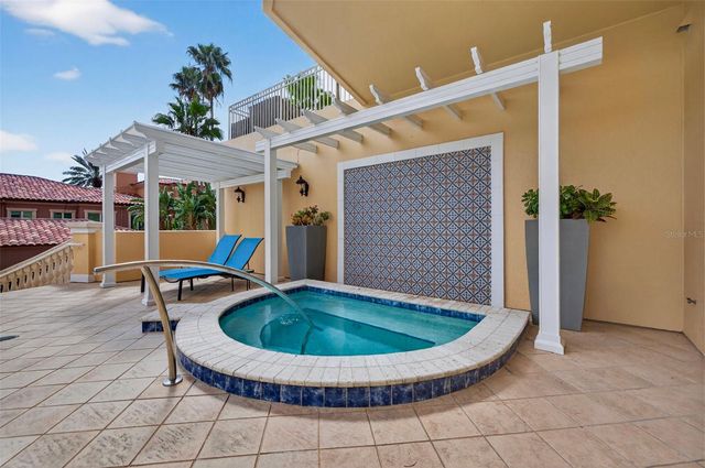 555 5TH AVENUE NE 332, St Petersburg, FL 33701