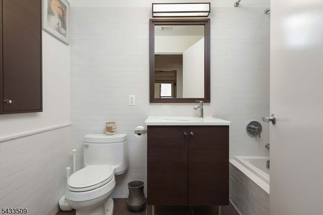 232 Pavonia Ave 312, Jersey City, NJ 07302